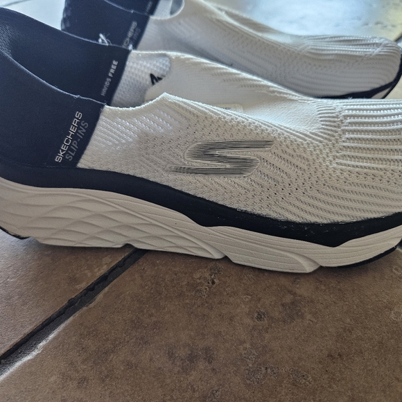 Skechers Performance Slip Ins with Air Cooled Memory Foam Size 6.5 White and Bl - Picture 3 of 9